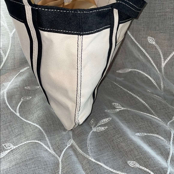 🌴🌴Challenge Tote-Cream and Black Classic Bag - Picture 4 of 6